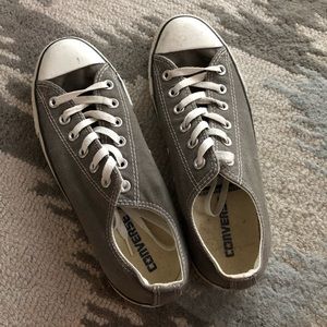 Converse shoes in gray and white Men’s size 7